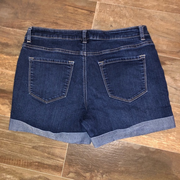 🔥FINAL PRICE REDUCTION🔥Apt 9 Cuffed Jean Shorts - Picture 2 of 3